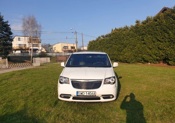 Chrysler Town &amp; Country cena 69000 przebieg: 140000, rok produkcji 2015 z Opole małe 92